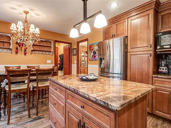 5th image of 4836 Briarwood Ln