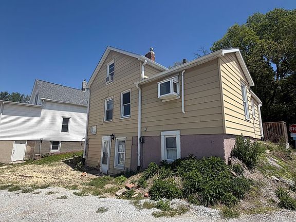 2nd image of 917 Gilbert Ct
