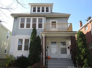 1355 Lakepointe St, Grosse Pointe, MI 48230