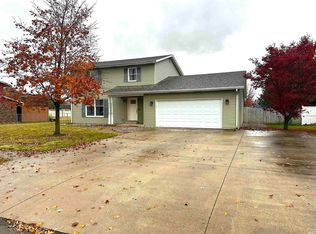 1504 Arrowhead Dr, Rochester, IN 46975