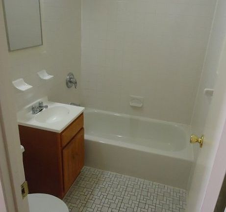 4th image of 345 Cypress Ave APT 4B