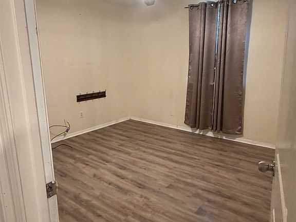 5th image of 4693 Royal Ridge Dr