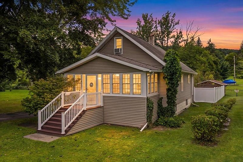 1st image of 11 Woodland Ave