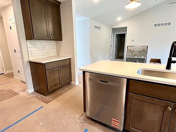 5th image of 841 Lakeway Dr