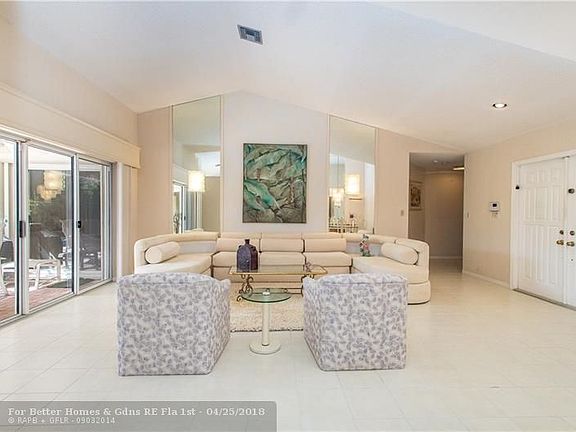 3rd image of 1700 Lakeshore Cir