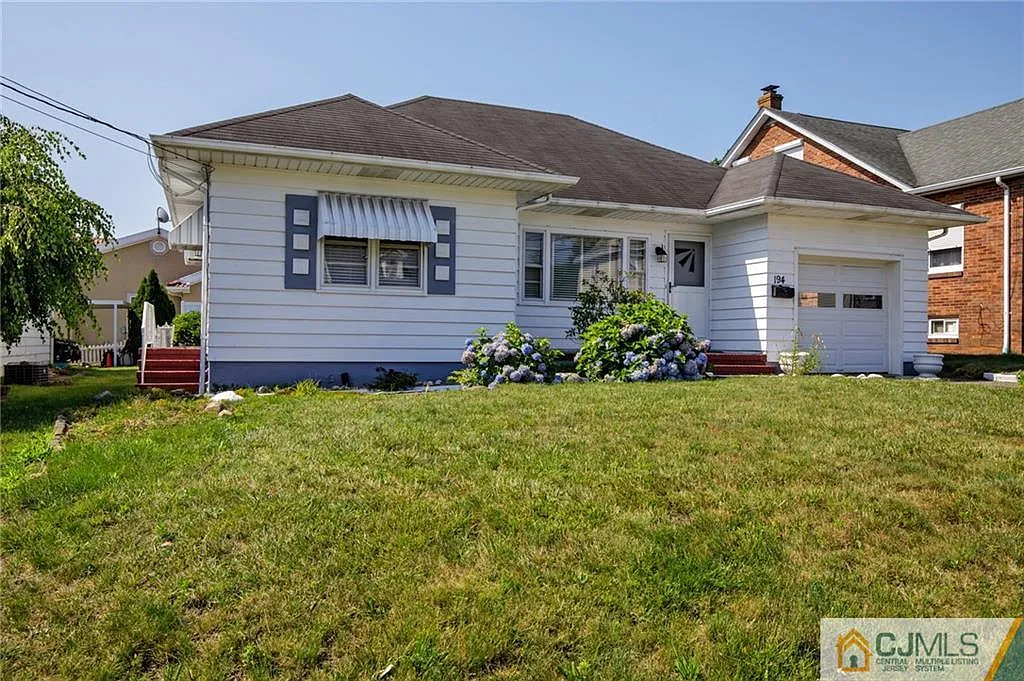 194 Prospect St photo 1