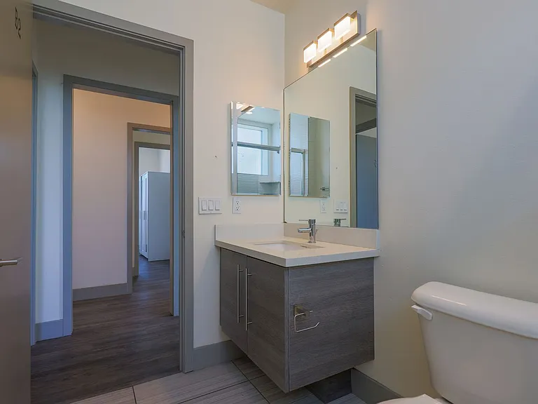 1208 W 25th St — Photo 31