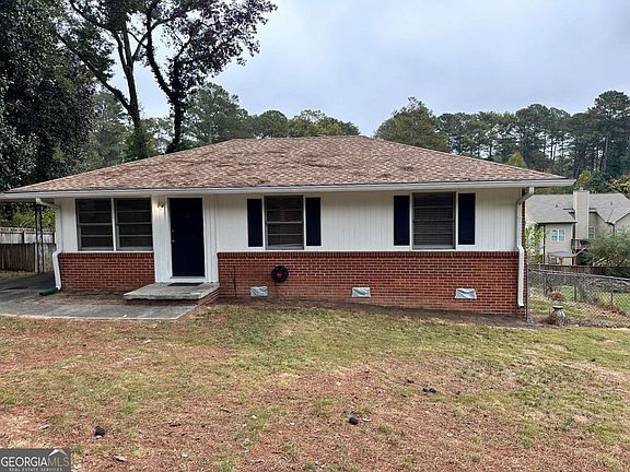 3rd image of 595 Lyle Dr SE