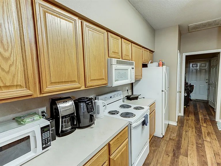 217 Navarro Dr — Photo 6