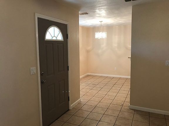 4th image of 2775 Meadowbrooke
