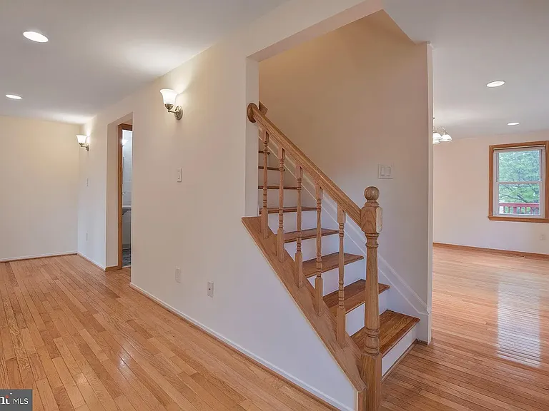 9321 Bentridge Ave — Photo 25