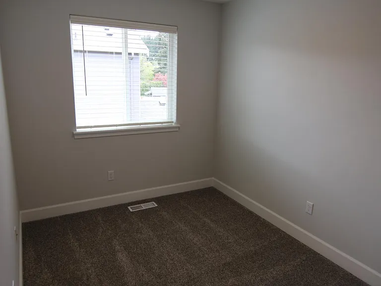 3208 NE 120th Cir — Photo 18