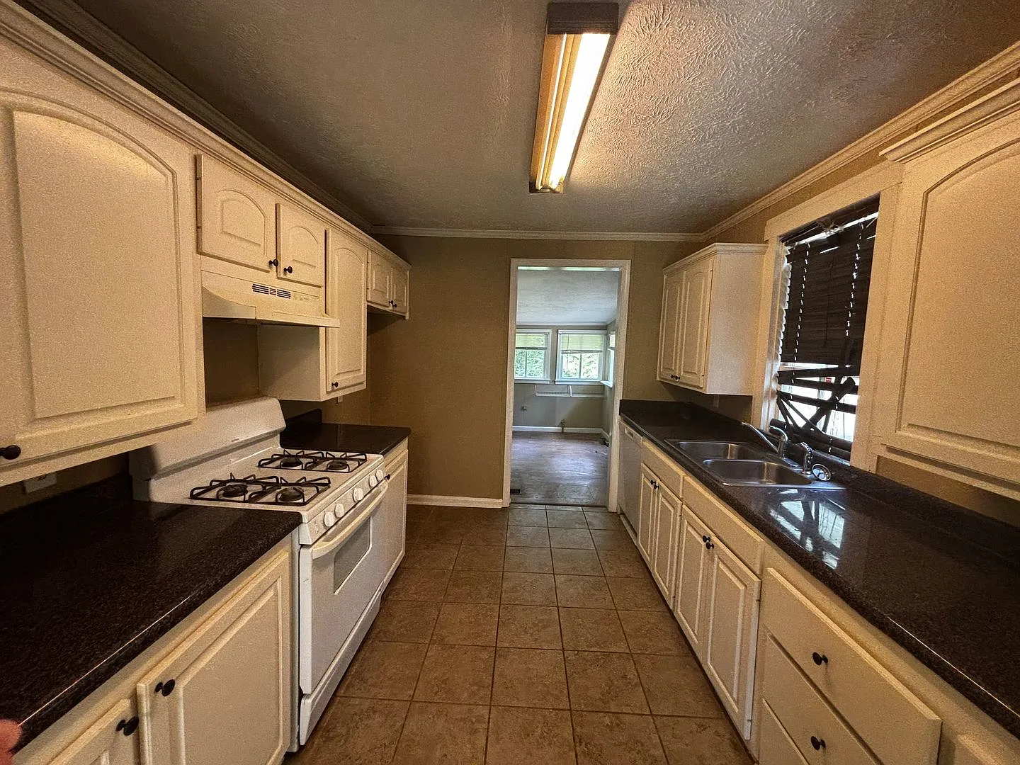 811 College St South Brandon, MS — Photo 4