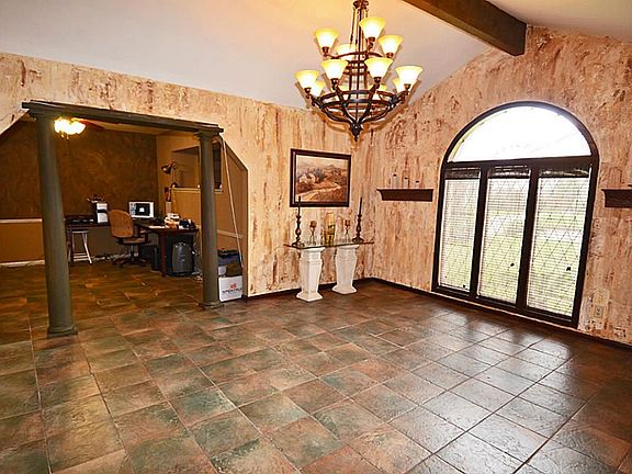 Entry to this home there is a great entry with calming colors & ceramic tiled floors  to the formal living and dining areas.