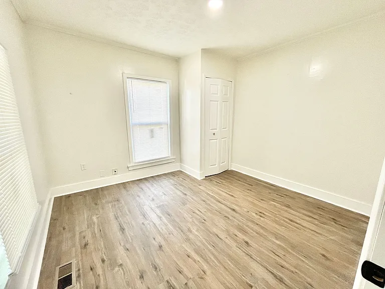1118 W Whitney Ave — Photo 7