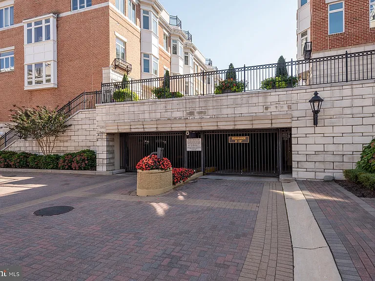 921 Valencia Ct #120 — Photo 109
