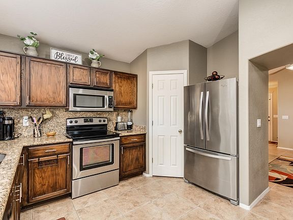 5th image of 954 E Mayfield Cir