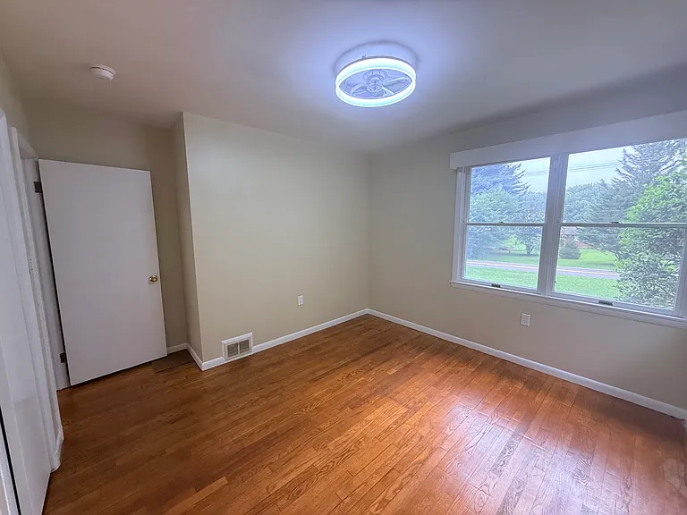 5460 Ten Oaks Rd — Photo 12