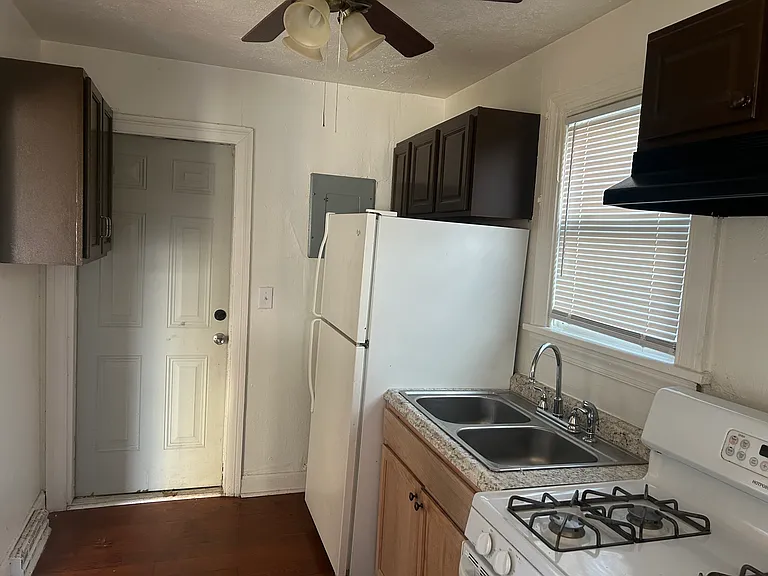 472 Algonquin Rd — Photo 5