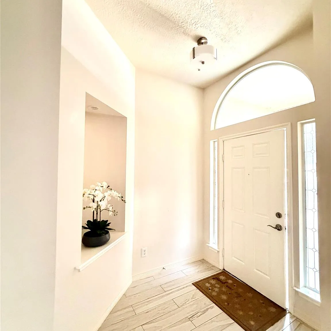 3 bed, 2.0 bath, 1944 sqft, $2,050 — Photo 4