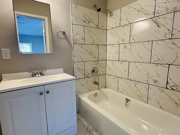 252 N Hollywood St — Photo 10