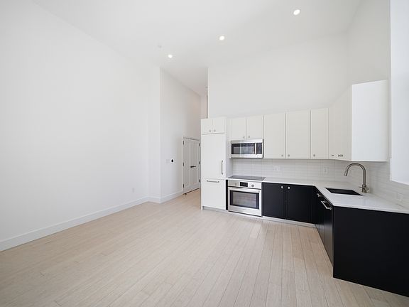 3rd image of 30 Morningside Dr APT 615