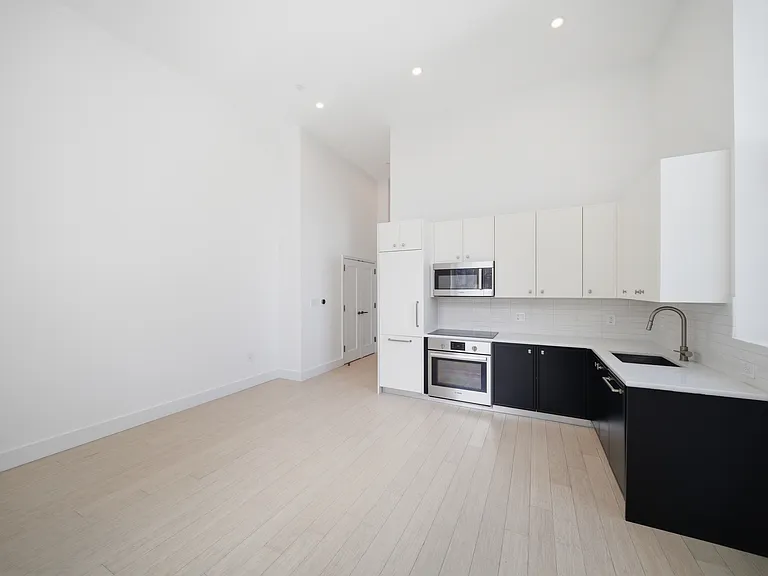 30 Morningside Dr #615 — Photo 3