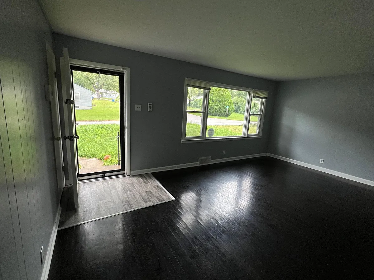Building Photo - 9112 Belcour Dr