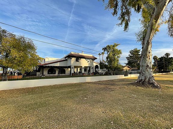 3rd image of 1520 N Bel Air Dr