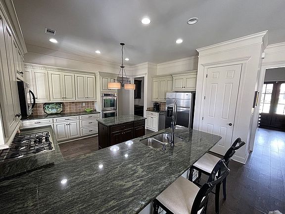 2nd image of 5391 Savannah Ave