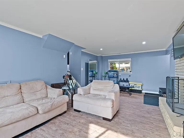 676 Sheffield Rd — Photo 13