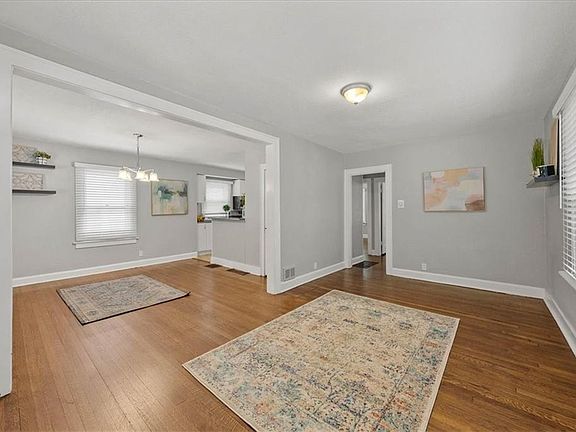 4th image of 703 W 75th St