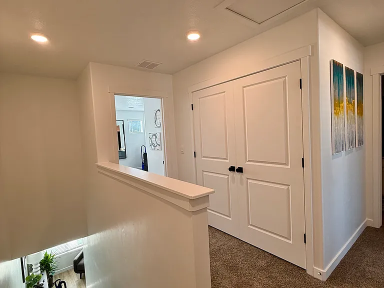 3rd floor hall/laundry space
