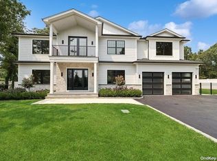 286 Salem Ct, Syosset, NY 11791