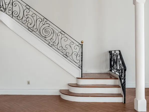 299 Pavonia Avenue image 18 of 43