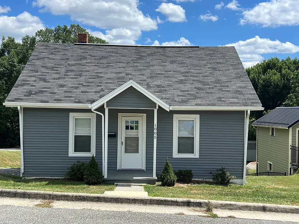 1005 W North St