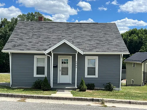 1005 W North St Photo 1