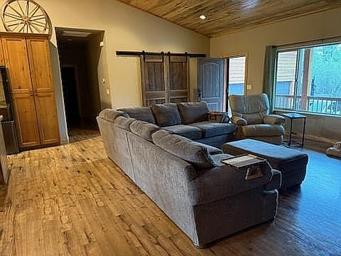 4th image of 888 Big Bear Cir