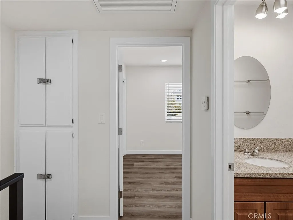 2 bed, 960 sqft, $2,600 — Photo 3
