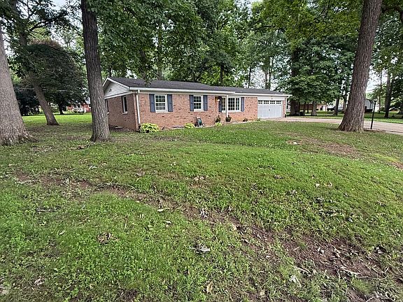 2nd image of 216 Oakwood Dr