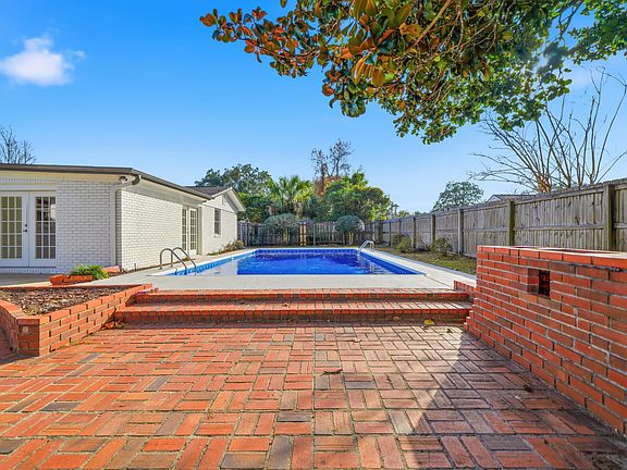 2nd image of 258 Briarwood Cir NW