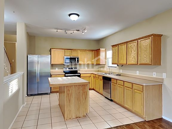 3rd image of 10617 Vista Heights Blvd