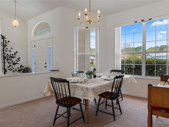 5th image of 370 W Barclay Ct