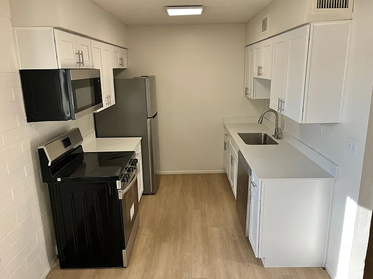Catalina View Apartments — Photo 3
