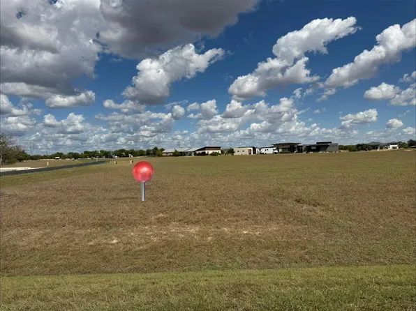 102 Ranch Estates Cir, Martindale, TX 78655