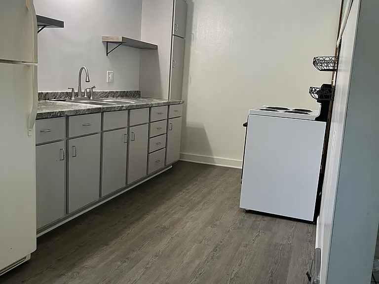 843 Wilson Ave — Photo 7