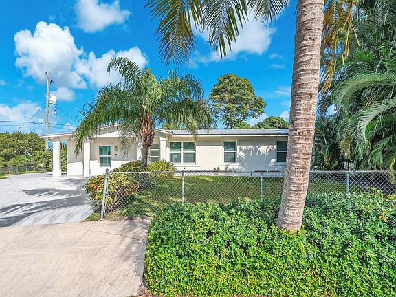 3rd image of 3308 E El Vedado Court