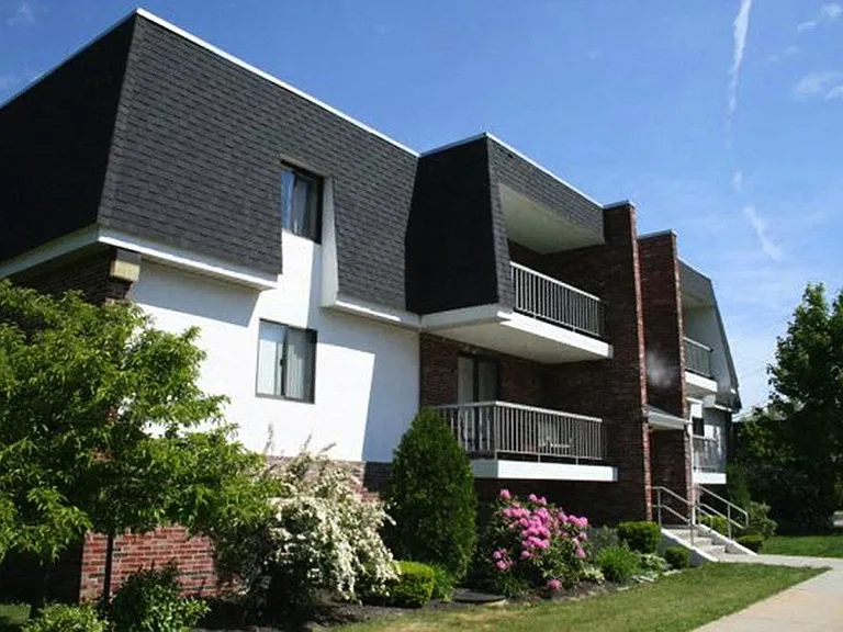 Summit Terrace — Photo 15
