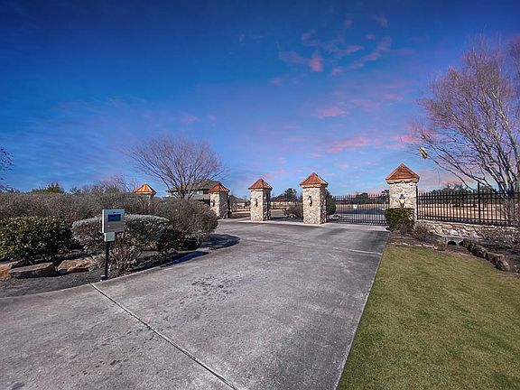 2nd image of 121 Grandview Boulevard