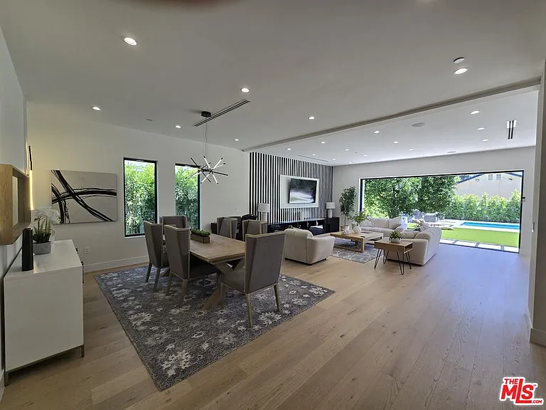 5012 Enfield Ave — Photo 10